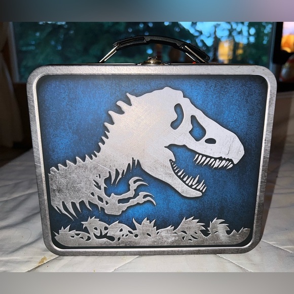 Jurassic World Collectible Lunch Box - Picture 1 of 8